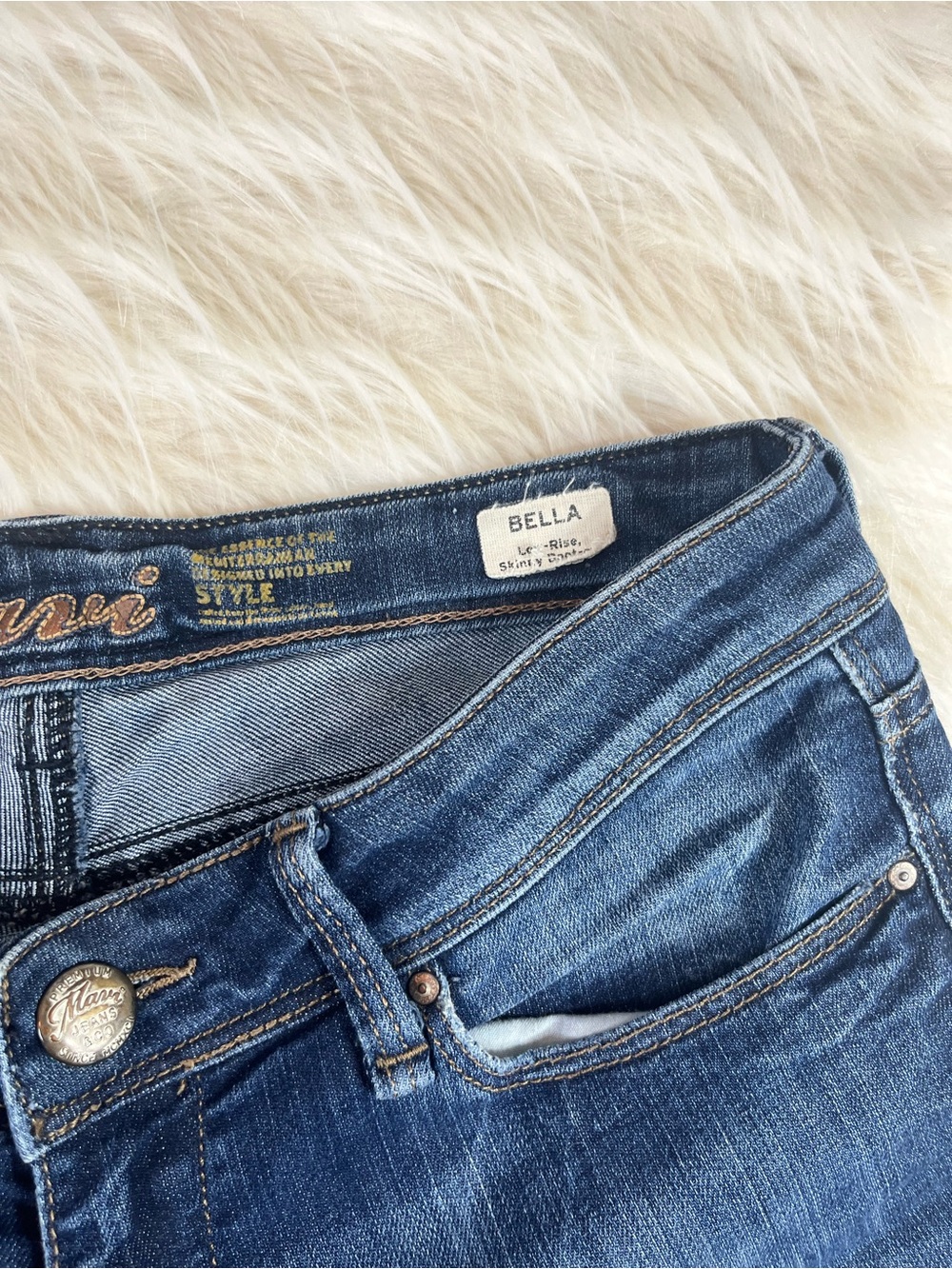 Mavi Bella Jeans Women's 30x31 Mid Rise Bootcut Medium Wash - Picture 3 of 5